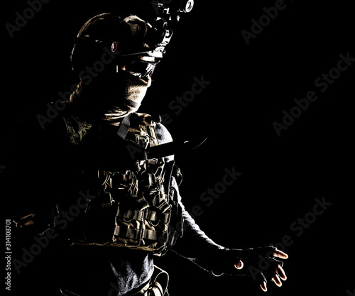 Fotografía Special operations soldier, commando fighter, modern warfare combatant in combat