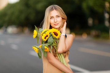 Wall Mural - Portrait of beautiful woman with sunflowers