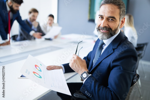 Fotomural Confident senior businessman leader working in office