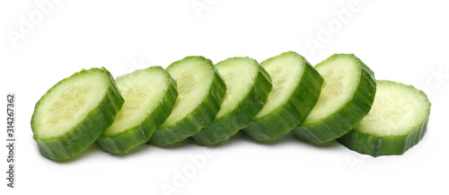 Fotomural Fresh cucumber slices isolated on white background
