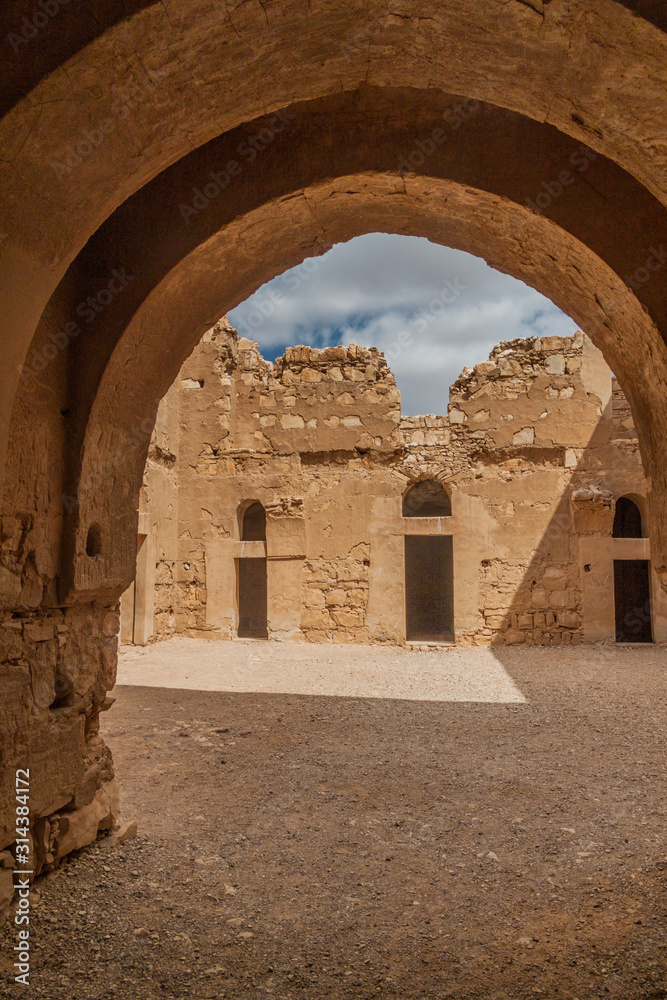 Ruins of  Qasr Kharana (sometimes Harrana, al-Kharanah, Kharaneh or Hraneh), desert castle in eastern Jordan - obrazy, fototapety, plakaty 