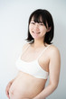 © blanche - 妊娠した若い女性