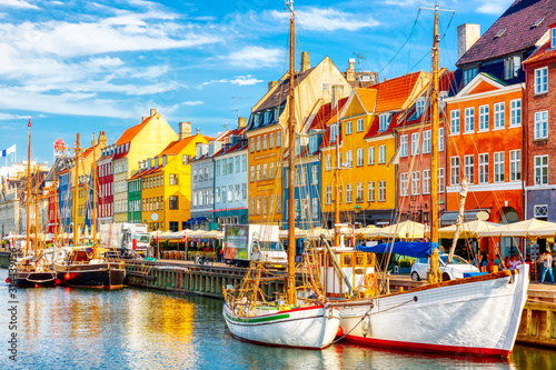 copenhagen-iconic-view-famous-old-nyhavn-port-in-the-center-of-copenhagen-denmark-during-summer-sunny-day