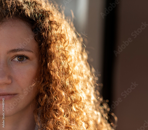 Cuadros en Lienzo Portrait of 30 years old curly hair woman