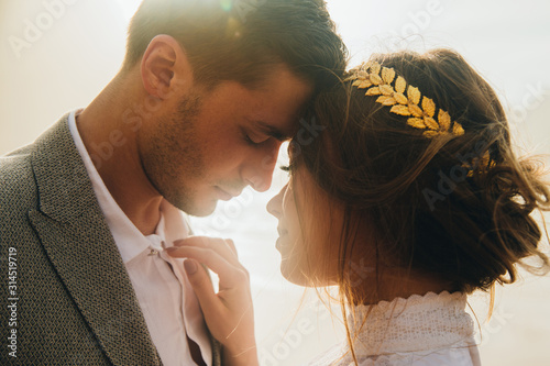 Portrait of beautiful young wedding couple with closed eyes Tableau sur Toile