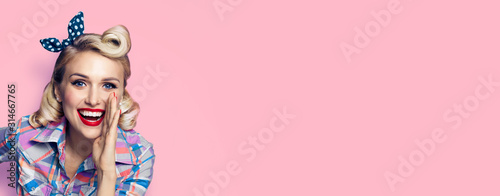 Cuadros en Lienzo Happy excited woman holding hand near open mouth