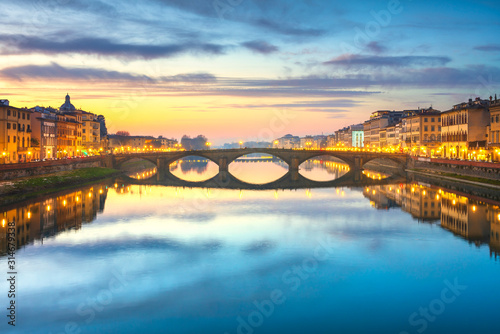 Fotomural Carraia medieval Bridge on Arno river at sunset. Florence Italy