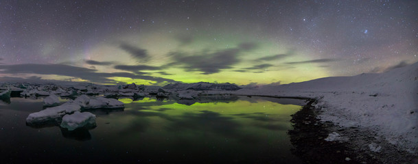 Wall Mural - Aurora Borealis (Northern Lights) above Jokulsarlon Glacier Lagoon 