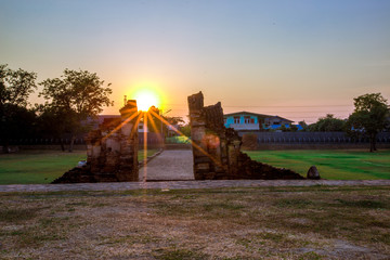 Background of Wat Chai Watthanaram in Phra Nakhon Si Ayutthaya province, tourists are always fond of taking pictures and making merit during holidays in Thailand.