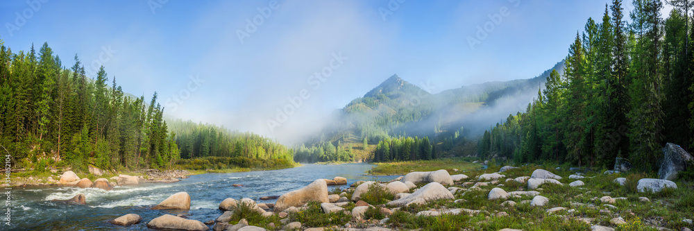 Siberian mountain Balyiktyig hem river in early foggy morning. - obrazy, fototapety, plakaty 