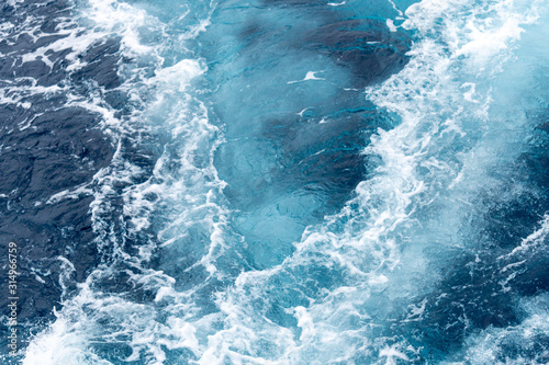 Fotomural Wave create by ship sails pass through the sea water