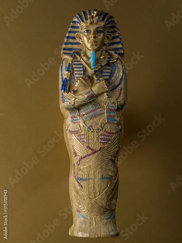Cuadros en Lienzo Figure representing the sarcophagus of Tutankhamun,