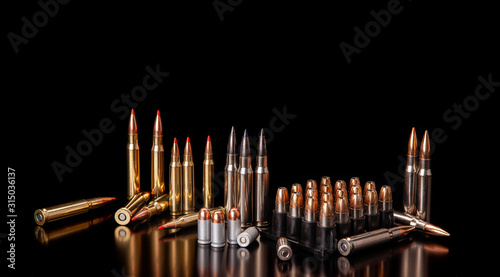 Fotomural Bullet isolated on black background with reflexion