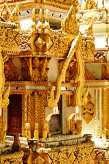 Travelling Laos, temple gold decoration 