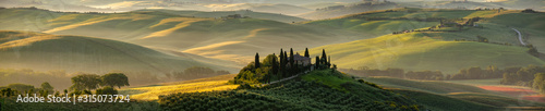 Fotomural Tuscany - Landscape panorama, hills and meadow, Toscana - Italy