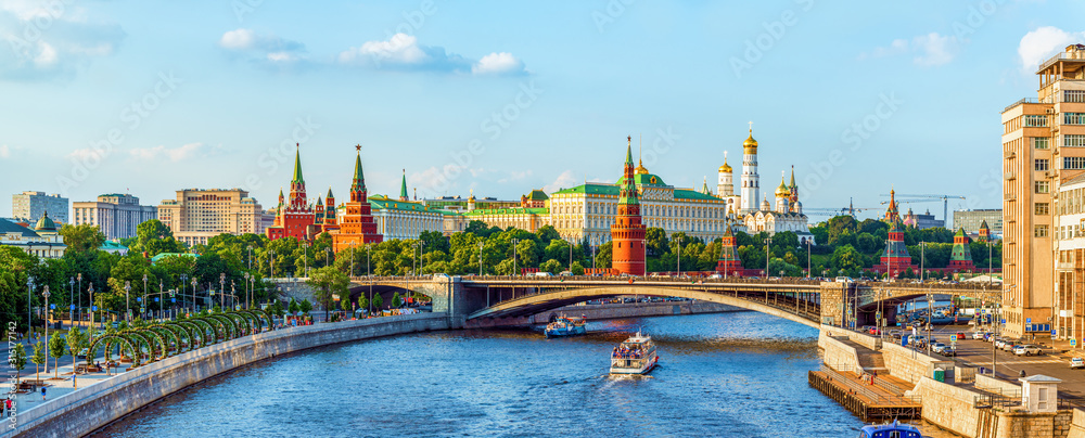 Obraz na płótnie Kremlin across Moskva river w salonie