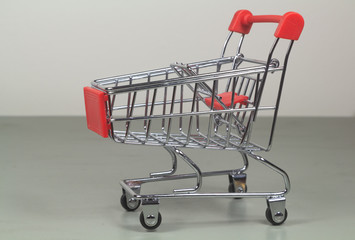 Small shopping cart made in metal and plastic