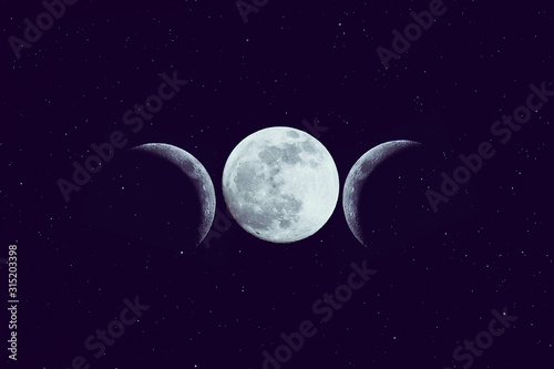 Fotomural High Priestess tarot arcana crown shape of three moon phases