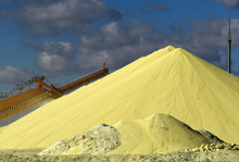 Sulfur Piles Production And Storage