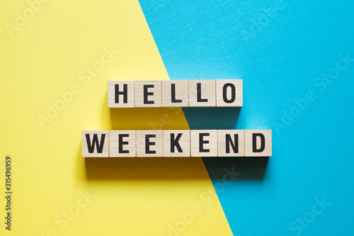 Fotografía Hello weekend word concept on cubes