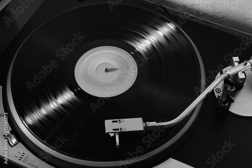 Fotomural Vintage record player with vinyl record for background