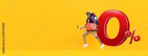 Fotografía Excited tourist travel with 0% interest instalment payment plan