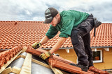 Fototapeta Natura - Roofer at work, installing clay roof tiles, Germany