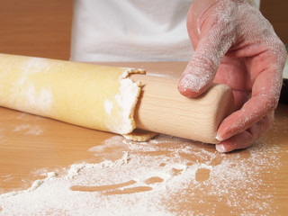 Fold edge of pastry round over rolling pin. Making Apple Pie Tart Series. Wrap pastry around rolling pin.