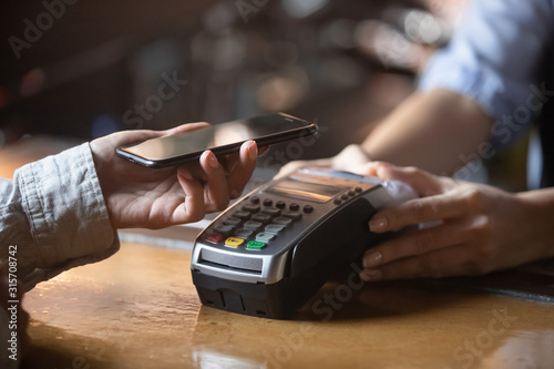 Cuadros en Lienzo Client paying on terminal using smartphone nfc method