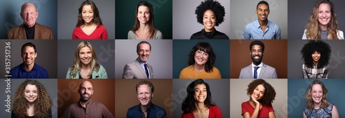 Photographie Different portraits of people in front of a background