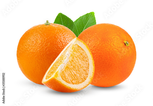 Fototapeta pomarańcza  pomaranczowy-owoc-z-lisciem-na-bialym-tle