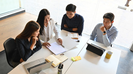 Photo of young business meeting/brainstorming with startup concept in meeting room at the modern office. Meeting/brainstorming concept.