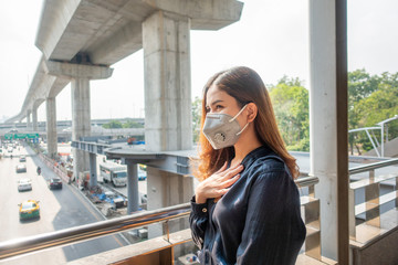 Wall Mural - Beautiful woman wearing anti dust mask protect air pollution and pm 2.5 on street city