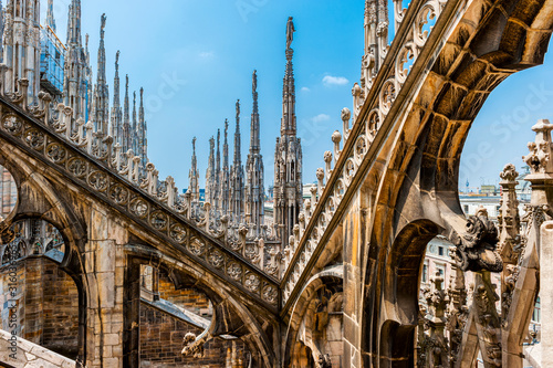 Fotomural The Ornate roof top of the Duomo in Milan, Italy