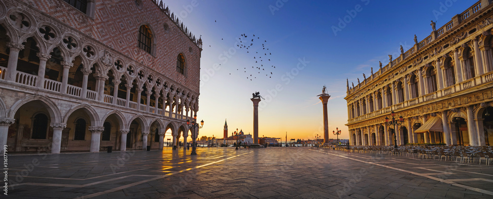 Palazzo Duccale with Piazzetta in Venice at sunrise - great panorama - obrazy, fototapety, plakaty 