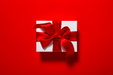 gift box red ribbon bow card