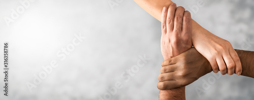 Fotografía Top view of holding hands