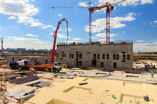 Photographie concrete pump building under construction