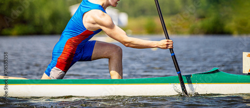 Fotomural close up athlete canoeist rowing canoeing competition race