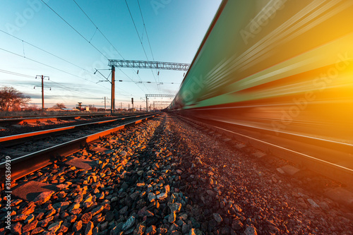 Fotomural railway on which a freight train moves at high speed
