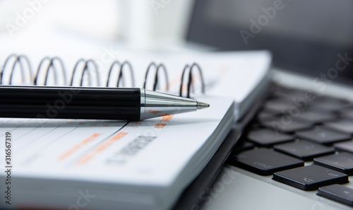 Fotografía penna, agenda, appuntamenti, organizzazione