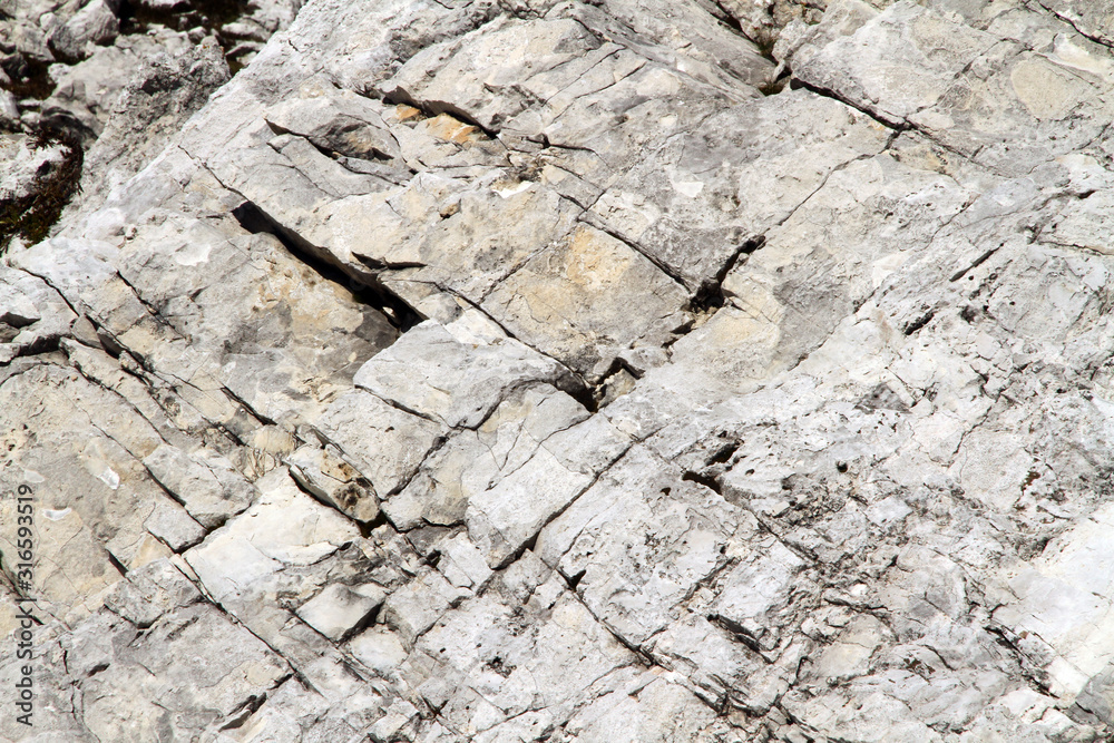 Gestein Aus Kalk Und Ton 6 Buchstaben Zdjęcie bez tantiem: Weiße scharfe Felsen, Felswand Textur aus Kalk