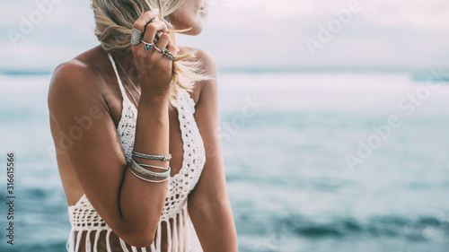 Fotografía Boho model wearing crochet top and silver jewelry on the beach