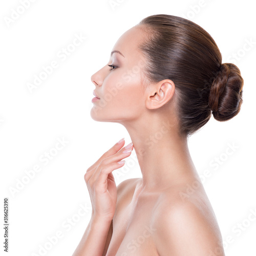 Cuadros en Lienzo Beautiful woman cares for the neck