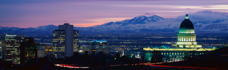 Fototapete - This is the State Capitol, Great Salt Lake and Snow Capped Wasatch Mountains at sunset. It will be the winter Olympic city for the year 2002.
