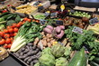 © CURIOS - Stand, étal de fruits et légumes sur le marché