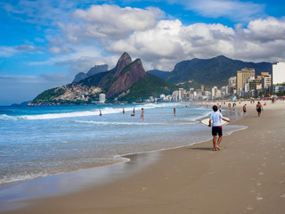 Fototapete - Ipanema beach, Leblon beach and mountain Dois Irmao (Two Brother)  in Rio de Janeiro, Brazil