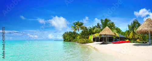 Cuadros en Lienzo Beautiful beach with white sand, turquoise ocean and blue sky with clouds on Sunny day