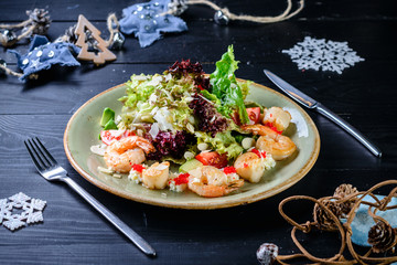 Canvas Print - fresh salad with fried shrimp