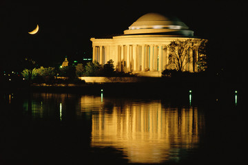 Thomas Jefferson Memorial at night